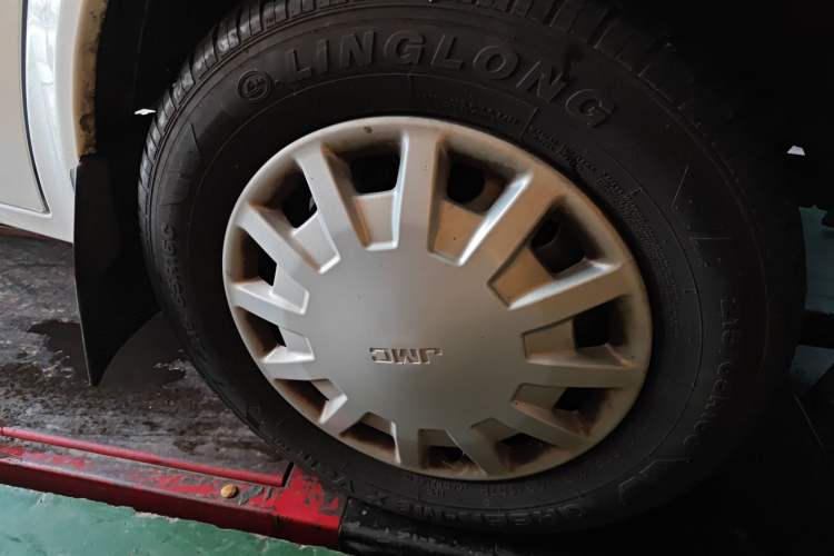 Used JMC Transit 2019 2.8T Commercial Version Short Wheelbase Mid-Roof 6-Seater China VI JX493 Right Front Wheel Hub