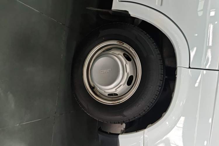 Used JMC Transit  Right Front Wheel Hub