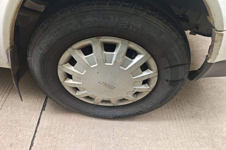Used JMC Transit 2019 2.8T Commercial Version Long Wheelbase Mid-Roof 6-Seater Rear Single Tire China VI Emission Standard – JX493 Right Front Wheel Hub
