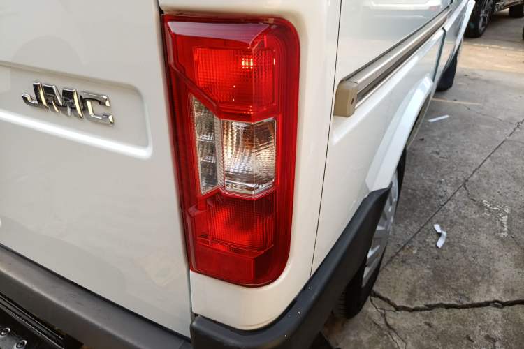 Used JMC Transit 2019 2.8T Commercial Version Short Wheelbase Low Roof 6-Seater China VI Emission Standard JX493 Right Rear Taillight