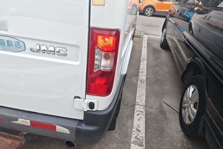 Used JMC Transit 2019 2.8T Commercial Version Long Wheelbase Mid-Roof 3-Seater Rear Single Tire China VI Emission Standard – JX493 Right Rear Taillight