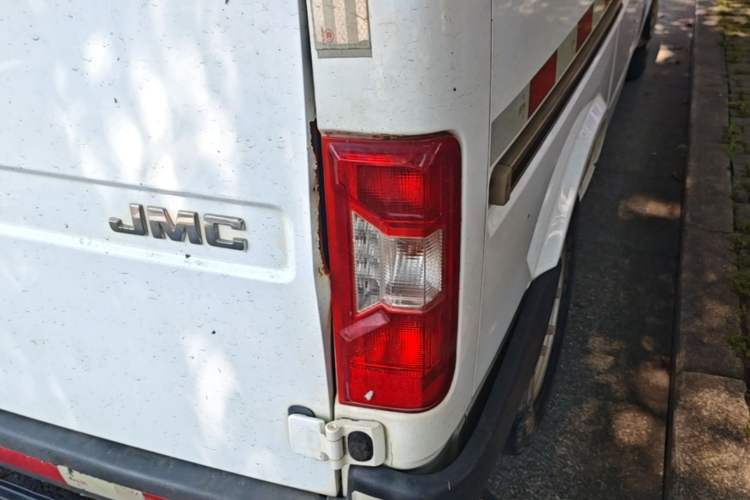 Used JMC Transit 2019 2.8T Commercial Version Short Wheelbase Mid-Roof 3-Seater China VI Standard JX493 Right Rear Taillight