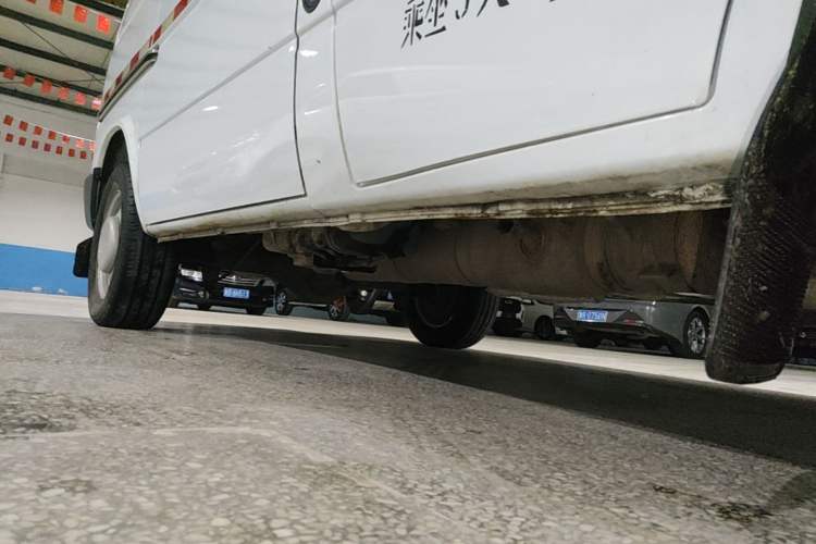 Used JMC Transit 2019 2.8T Commercial Version Short Wheelbase Mid-Roof 3-Seater China VI Standard JX493 Right Side Sill