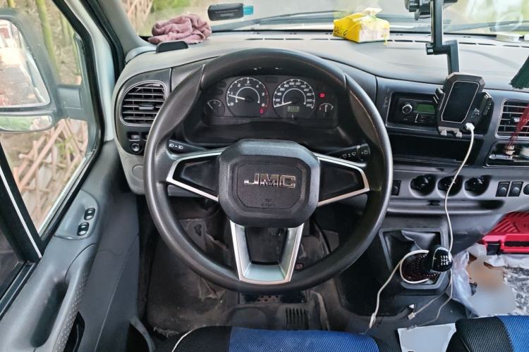 Used JMC Transit 2019 2.8T Commercial Version Short Wheelbase Mid-Roof 6-Seater China VI JX493 Steering Wheel