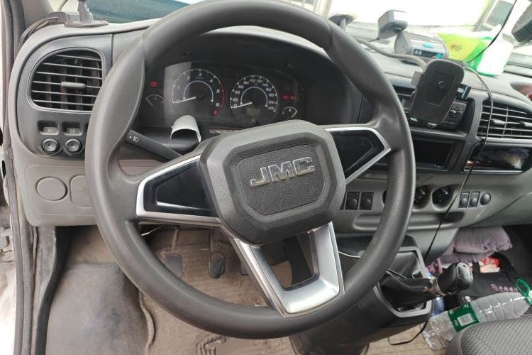 Used JMC Transit 2019 2.8T Commercial Version Short Wheelbase Mid-Roof 3-Seater China VI Standard JX493 Steering Wheel