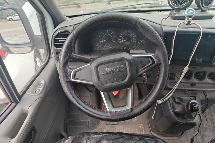 Used JMC Transit 2019 2.8T Commercial Version Long Wheelbase Mid-Roof 6-Seater Rear Single Tire China VI Emission Standard – JX493 Steering Wheel