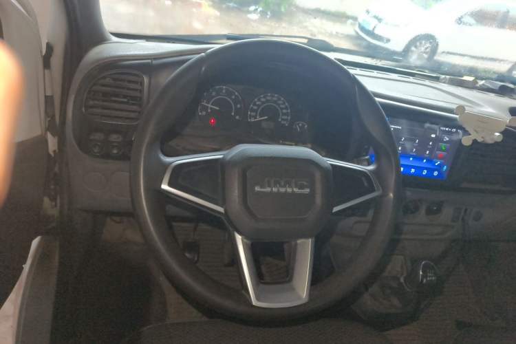 Used JMC Transit 2019 2.8T Commercial Version Long Wheelbase Mid-Roof 3-Seater Rear Single Tire China VI Emission Standard – JX493 Steering Wheel