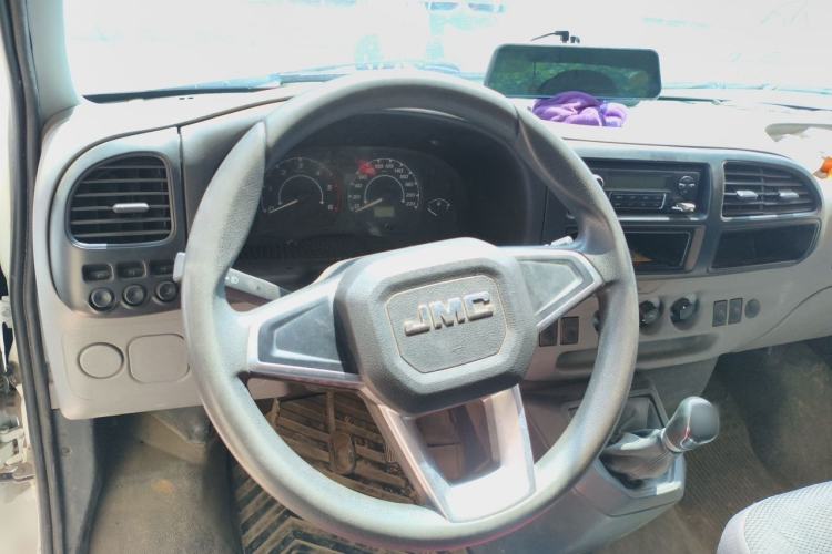 Used JMC Transit 2019 2.8T Commercial Version Short Wheelbase Mid-Roof 3-Seater China VI Standard JX493 Steering Wheel