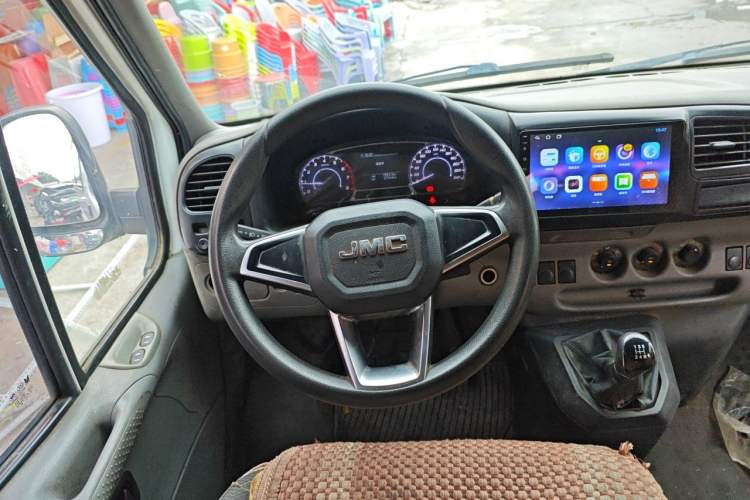 Used JMC Transit 2019 2.8T Commercial Version Long Wheelbase Mid-Roof 6-Seater Rear Single Tire China VI Emission Standard – JX493 Steering Wheel