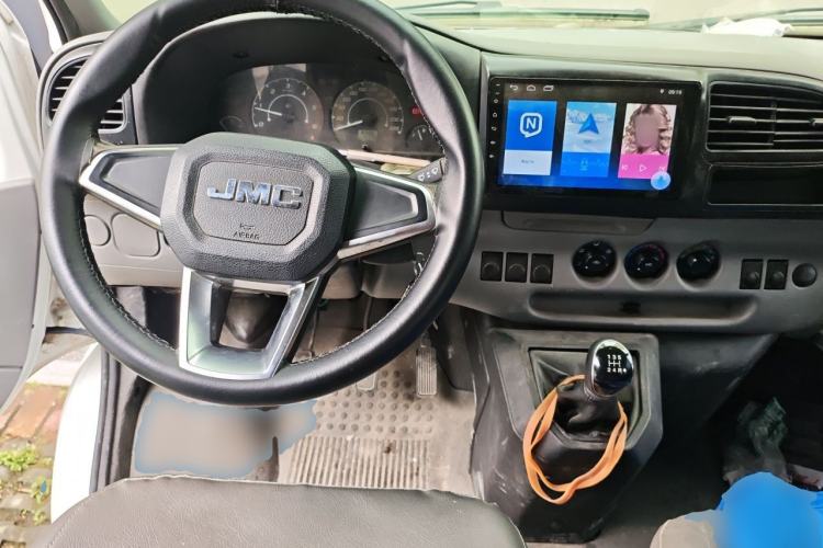 Used JMC Transit 2019 2.8T Commercial Version Short Wheelbase Mid-Roof 3-Seater China VI Standard JX493 Steering Wheel