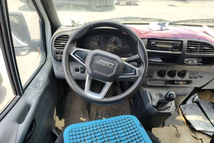 Used JMC Transit 2019 2.8T Commercial Version Long Wheelbase Mid-Roof 6-Seater Rear Single Tire China VI Emission Standard – JX493 Steering Wheel