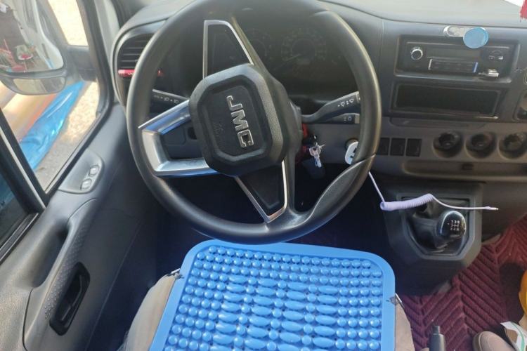 Used JMC Transit 2019 2.8T Commercial Version Long Wheelbase Mid-Roof 6-Seater Rear Single Tire China VI Emission Standard – JX493 Steering Wheel