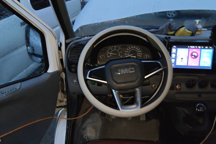 Used JMC Transit 2019 2.8T Commercial Version Short Wheelbase Low Roof 6-Seater China VI Emission Standard JX493 Steering Wheel