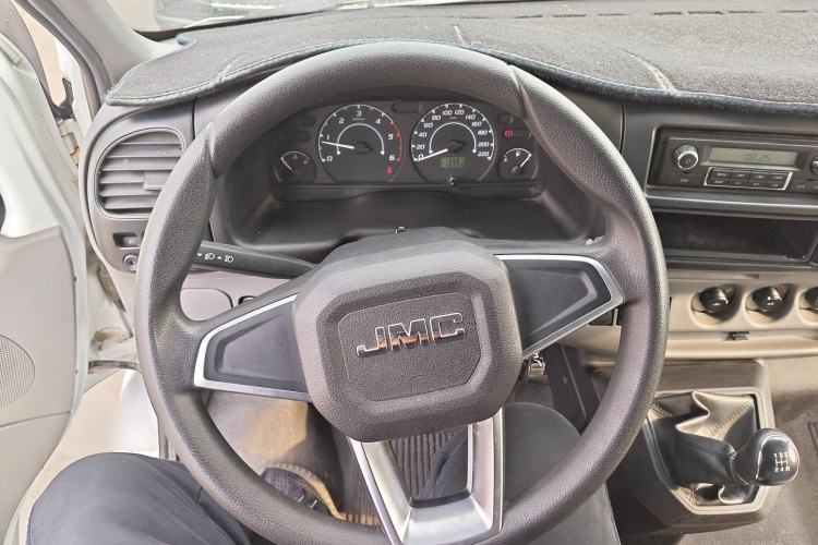 Used JMC Transit 2019 2.8T Commercial Version Short Wheelbase Mid-Roof 3-Seater China VI Standard JX493 Steering Wheel