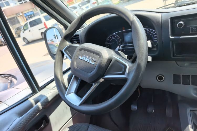 Used JMC Transit 2019 2.8T Commercial Version Short Wheelbase Mid-Roof 3-Seater China VI Standard JX493 Steering Wheel