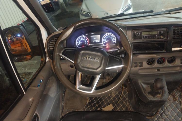 Used JMC Transit 2019 2.8T Commercial Version Long Wheelbase Mid-Roof 6-Seater Rear Single Tire China VI Emission Standard – JX493 Steering Wheel