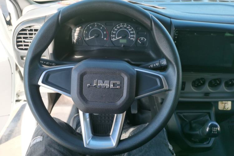 Used JMC Transit 2019 2.8T Commercial Version Short Wheelbase Mid-Roof 3-Seater China VI Standard JX493 Steering Wheel