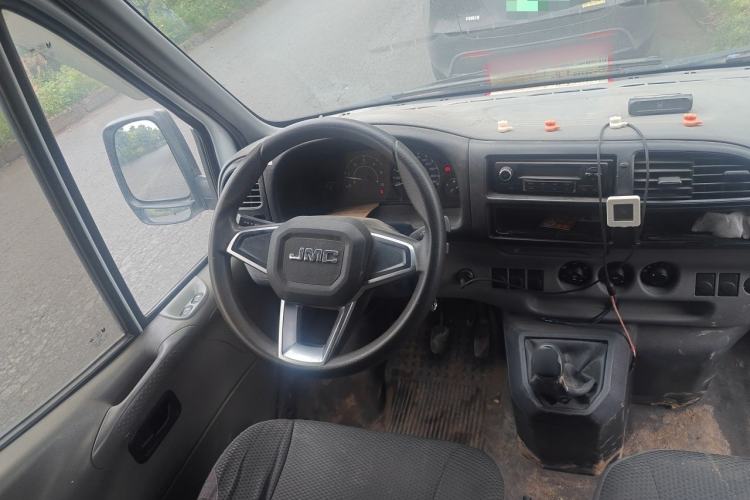 Used JMC Transit 2019 2.8T Commercial Version Short Wheelbase Mid-Roof 3-Seater China VI Standard JX493 Steering Wheel