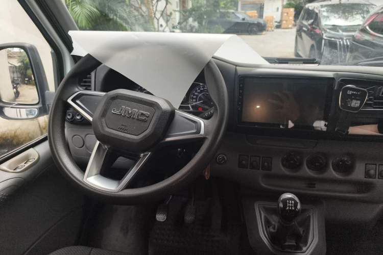 Used JMC Transit 2019 2.8T Commercial Version Long Wheelbase High Roof 6-Seater Rear Single Tire China VI Emission Standard – JX493 Steering Wheel