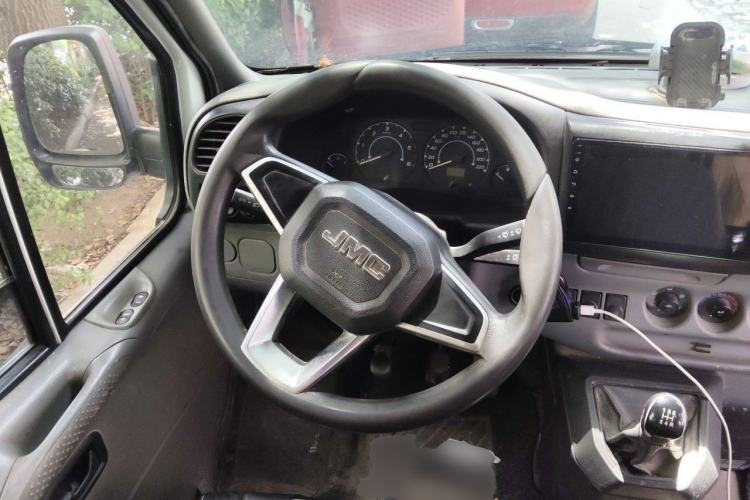 Used JMC Transit 2019 2.8T Commercial Version Long Wheelbase Mid-Roof 6-Seater Rear Single Tire China VI Emission Standard – JX493 Steering Wheel