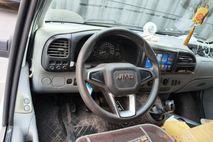 Used JMC Transit 2019 2.8T Commercial Version Long Wheelbase Mid-Roof 6-Seater Rear Single Tire China VI Emission Standard – JX493 Steering Wheel