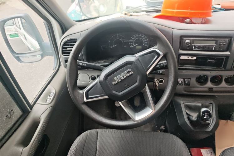 Used JMC Transit 2019 2.8T Commercial Version Short Wheelbase Mid-Roof 6-Seater China VI JX493 Steering Wheel