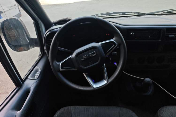 Used JMC Transit 2019 2.8T Commercial Version Short Wheelbase Mid-Roof 6-Seater China VI JX493 Steering Wheel