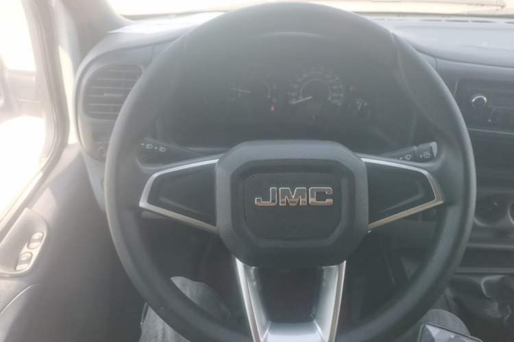 Used JMC Transit 2019 2.8T Commercial Version Short Wheelbase Mid-Roof 6-Seater China VI JX493 Steering Wheel