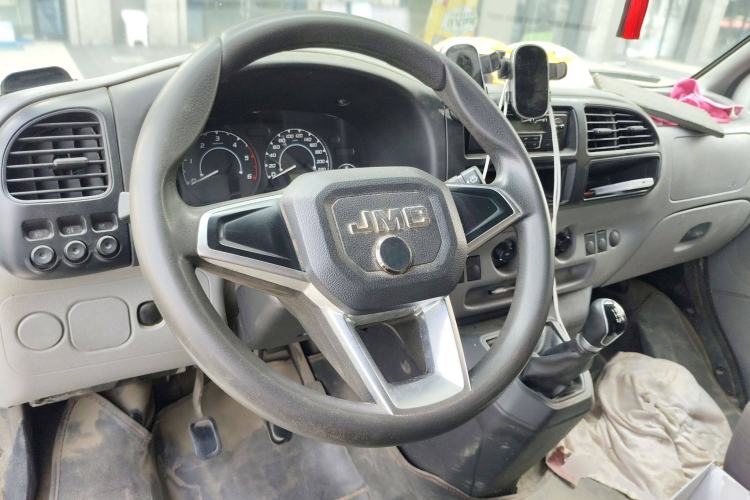 Used JMC Transit 2019 2.8T Commercial Version Long Wheelbase Mid-Roof 6-Seater Rear Single Tire China VI Emission Standard – JX493 Steering Wheel