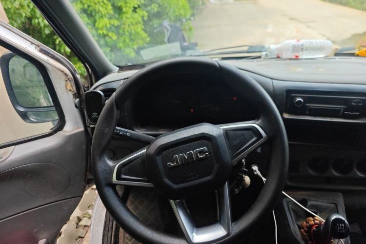 Used JMC Transit 2019 2.8T Commercial Version Long Wheelbase Mid-Roof 6-Seater Rear Single Tire China VI Emission Standard – JX493 Steering Wheel
