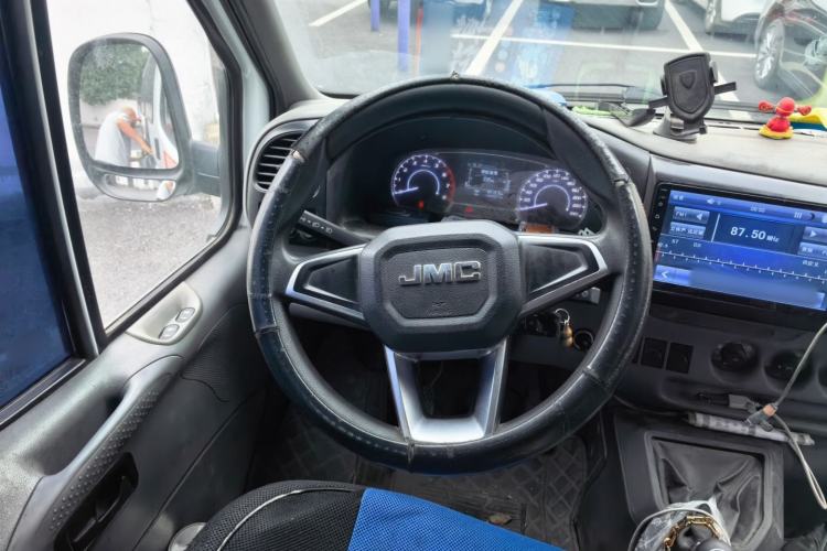 Used JMC Transit 2019 2.8T Commercial Version Long Wheelbase Mid-Roof 6-Seater Rear Single Tire China VI Emission Standard – JX493 Steering Wheel