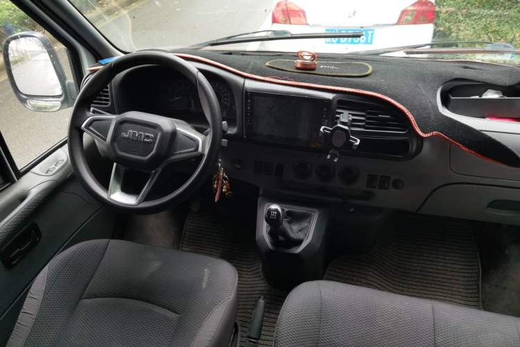Used JMC Transit 2019 2.8T Commercial Version Short Wheelbase Mid-Roof 6-Seater China VI JX493 Steering Wheel