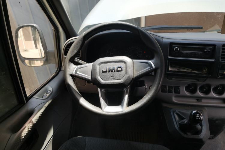 Used JMC Transit 2019 2.8T Commercial Version Intelligent Automatic Transmission Short Wheelbase Mid-Roof Design 6 Seats China VI Emission Standard – JX493 Steering Wheel