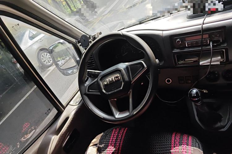 Used JMC Transit 2019 2.8T Commercial Version Short Wheelbase Low Roof 6-Seater China VI Emission Standard JX493 Steering Wheel