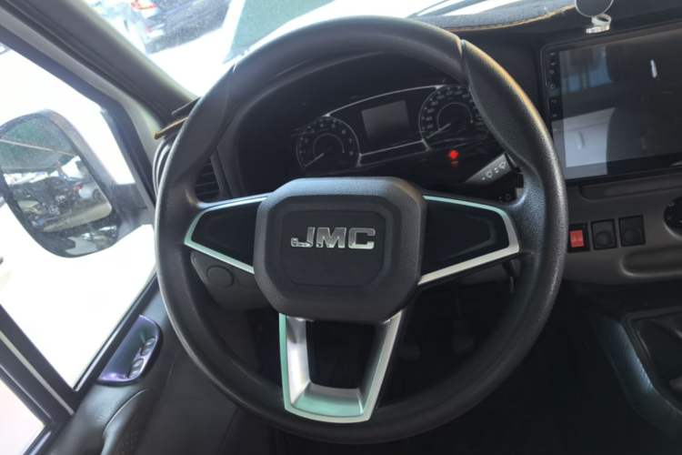 Used JMC Transit 2019 2.8T Commercial Version Short Wheelbase Mid-Roof 3-Seater China VI Standard JX493 Steering Wheel