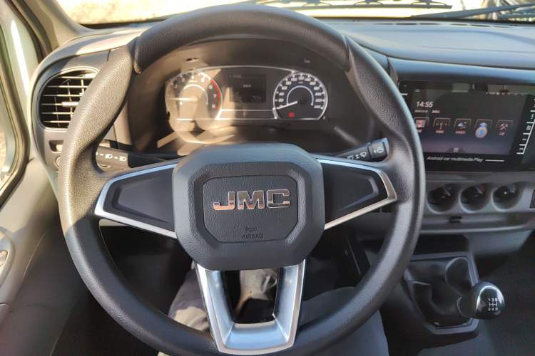 Used JMC Transit 2019 2.8T Commercial Version Long Wheelbase Mid-Roof 6-Seater Rear Single Tire China VI Emission Standard – JX493 Steering Wheel