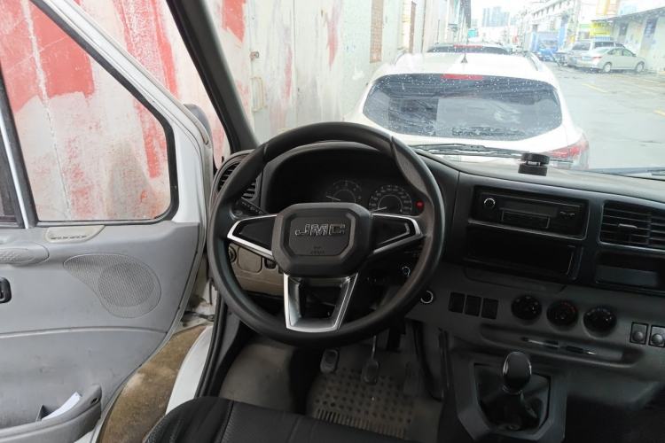 Used JMC Transit 2019 2.8T Commercial Version Short Wheelbase Mid-Roof 6-Seater China VI JX493 Steering Wheel
