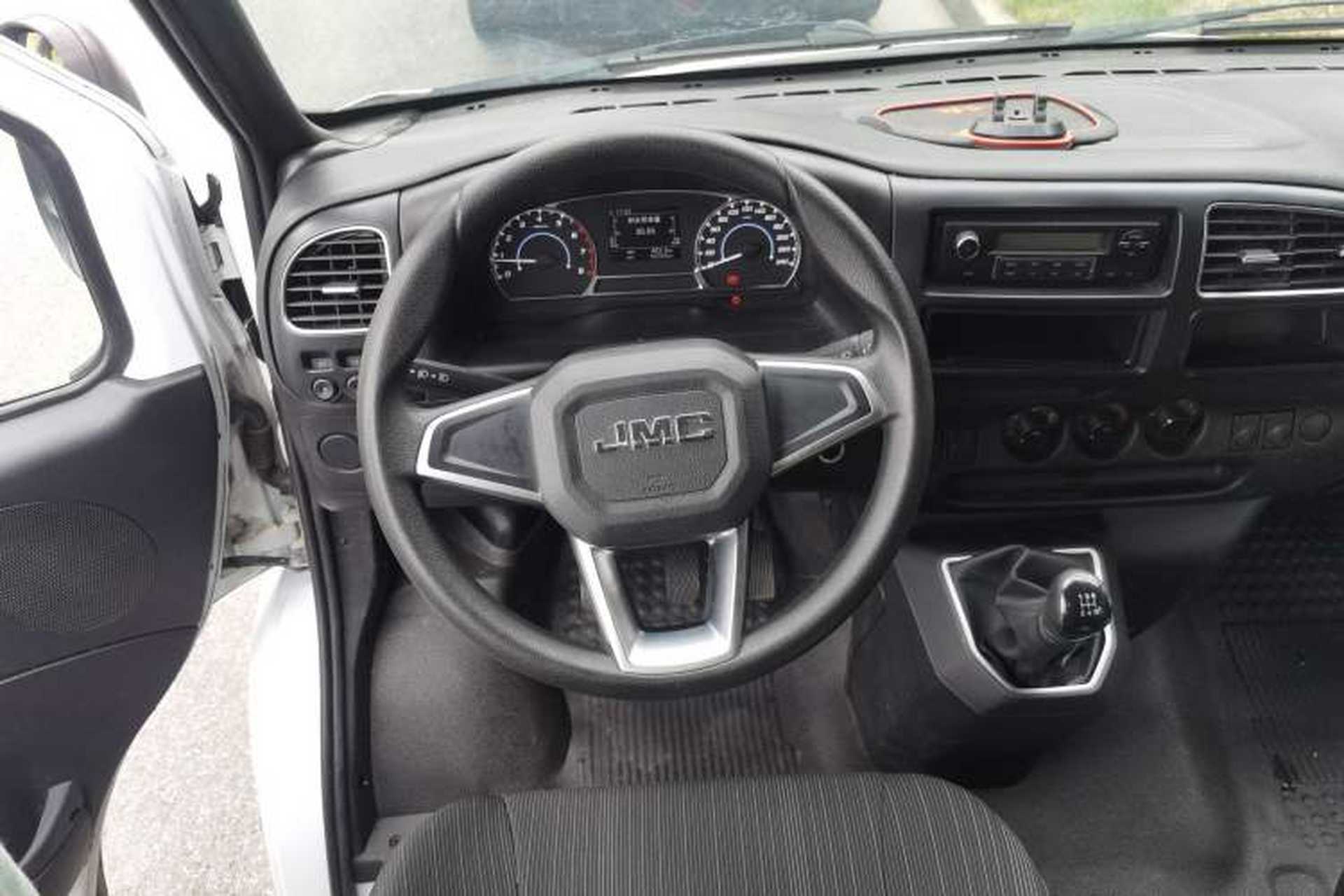 Used JMC Transit 2019 2.8T Commercial Version Long Wheelbase Mid-Roof 6-Seater Rear Single Tire China VI Emission Standard – JX493 Steering Wheel