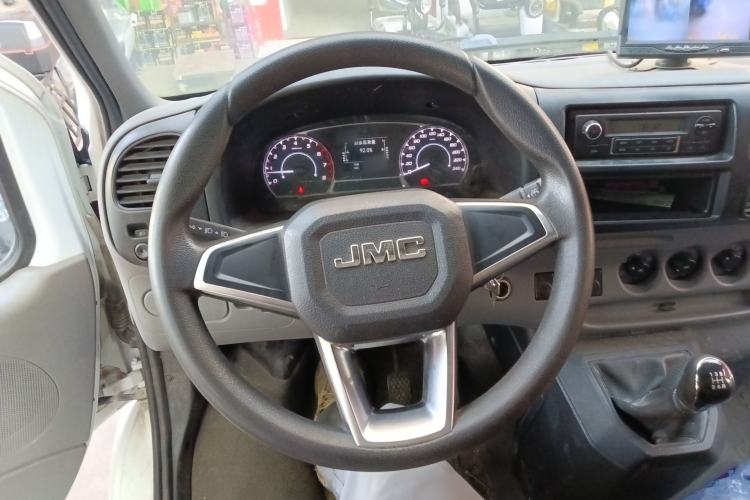 Used JMC Transit 2019 2.8T Commercial Version Short Wheelbase Mid-Roof 3-Seater China VI Standard JX493 Steering Wheel