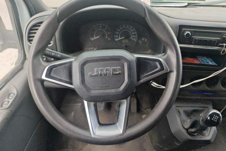 Used JMC Transit 2019 2.8T Commercial Version Long Wheelbase Mid-Roof 6-Seater Rear Single Tire China VI Emission Standard – JX493 Steering Wheel