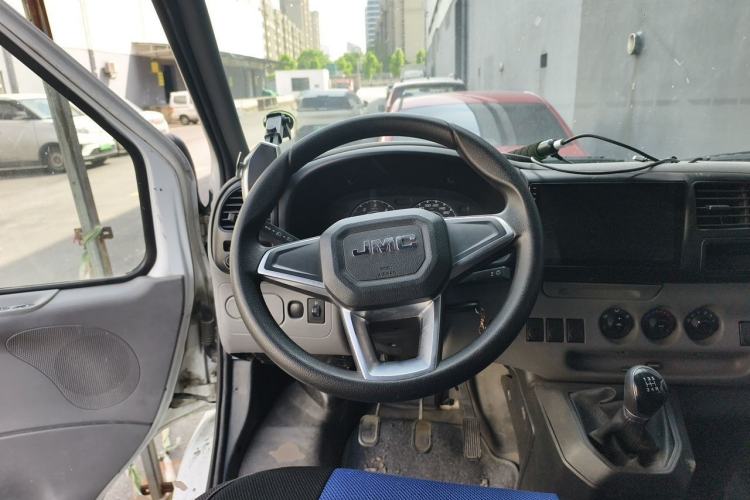 Used JMC Transit 2019 2.8T Commercial Version Long Wheelbase Mid-Roof 6-Seater Rear Single Tire China VI Emission Standard – JX493 Steering Wheel