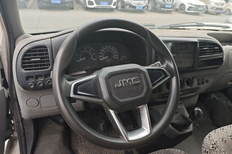 Used JMC Transit 2019 2.8T Commercial Version Short Wheelbase Mid-Roof 3-Seater China VI Standard JX493 Steering Wheel