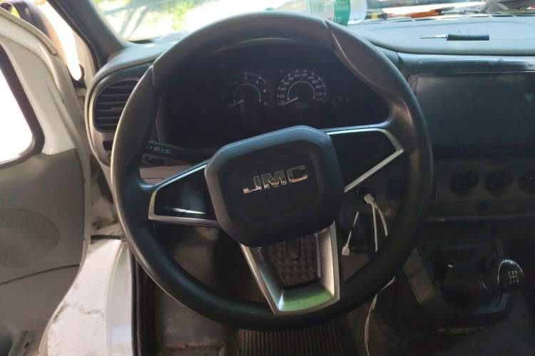 Used JMC Transit 2019 2.8T Commercial Version Long Wheelbase Mid-Roof 3-Seater Rear Single Tire China VI Emission Standard – JX493 Steering Wheel