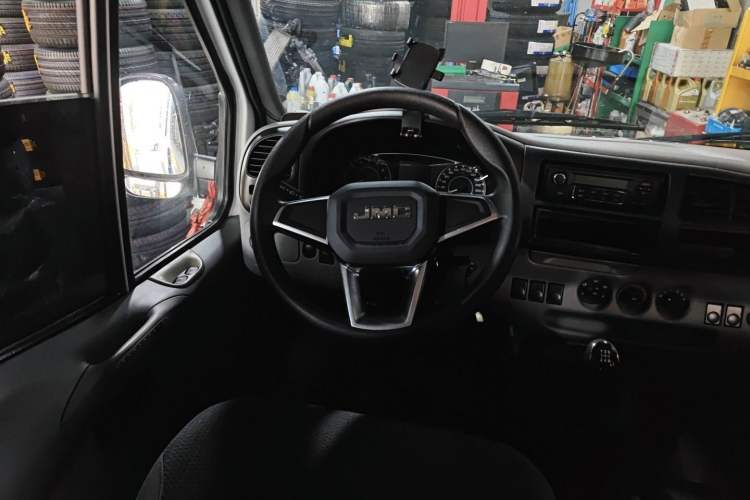 Used JMC Transit 2019 2.8T Commercial Version Short Wheelbase Mid-Roof 6-Seater China VI JX493 Steering Wheel