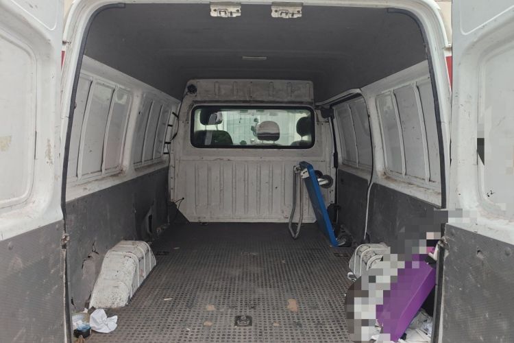 Used JMC Transit 2019 2.8T Commercial Version Short Wheelbase Mid-Roof 3-Seater China VI Standard JX493 Trunk
