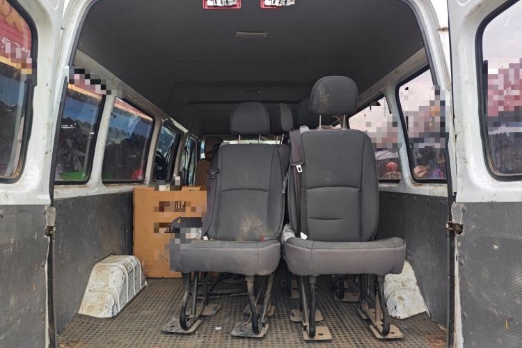 Used JMC Transit 2019 2.8T Commercial Version Long Wheelbase Mid-Roof 6-Seater Rear Single Tire China VI Emission Standard – JX493 Trunk