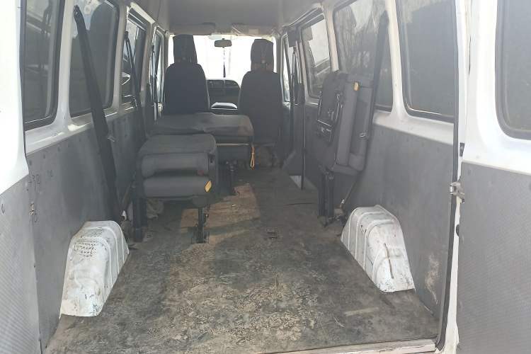 Used JMC Transit 2019 2.8T Commercial Version Intelligent Automatic Transmission Long Wheelbase Mid-Height 6-Seater Rear Single Tire China VI Emission Standard JX493 Trunk