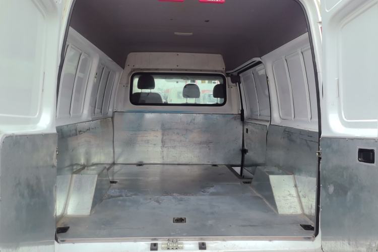 Used JMC Transit 2019 2.8T Commercial Version Short Wheelbase Mid-Roof 3-Seater China VI Standard JX493 Trunk