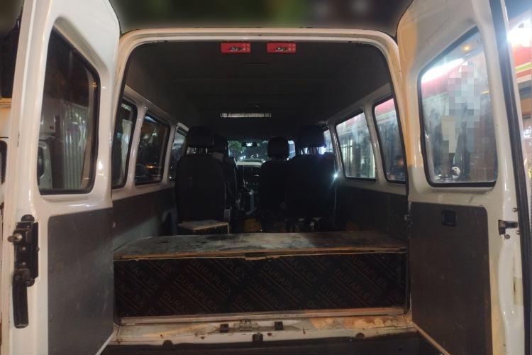 Used JMC Transit 2019 2.8T Commercial Version Long Wheelbase Mid-Roof 6-Seater Rear Single Tire China VI Emission Standard – JX493 Trunk