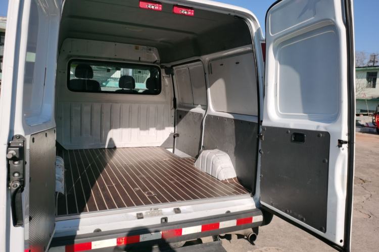 Used JMC Transit 2019 2.8T Commercial Version Short Wheelbase Mid-Roof 3-Seater China VI Standard JX493 Trunk